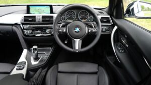 Auto Cockpit mit Steuer auf der linken Seite